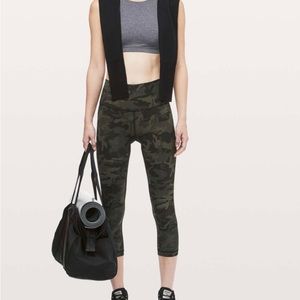 Lululemon wunder undercrop high-rise yoga pants size 10/Large green,dark green